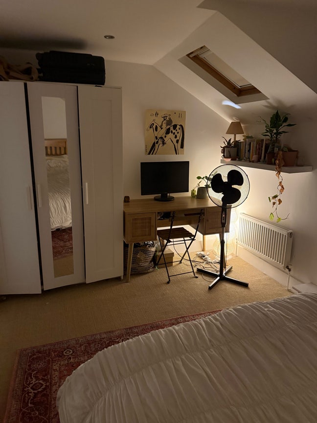 Spacious Ensuite Room with Balcony Main Photo