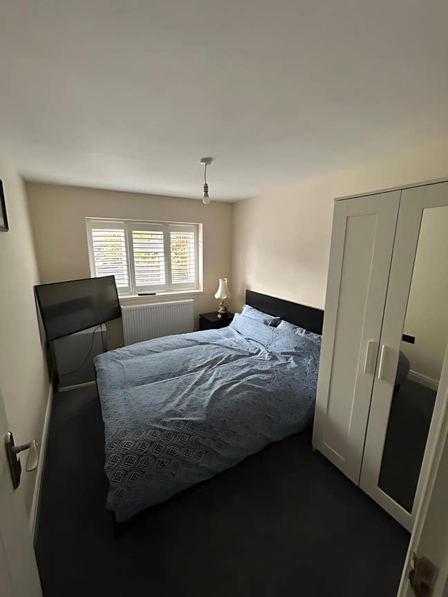 Ensuite Double Room in Quiet Family Home Main Photo