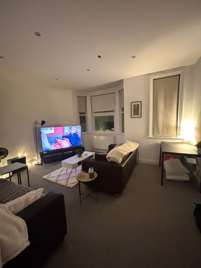 Double room available in Clapham North 3 bed Main Photo