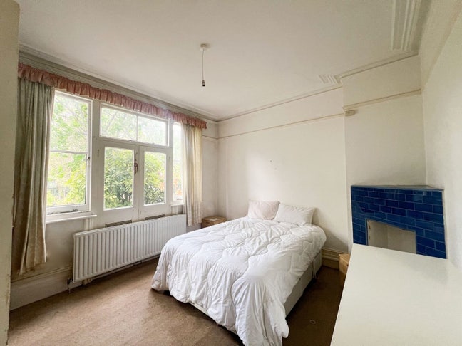 Spacious Double bed  Main Photo