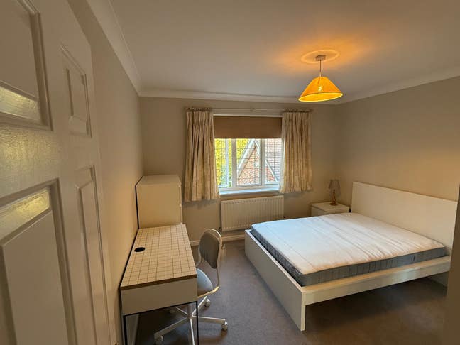 Double room in 5Bed House with private bathroom. Main Photo