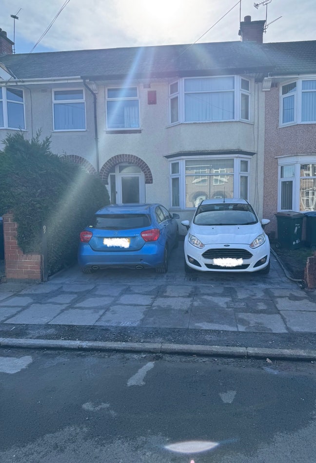 3 bedroom house, bills all inclusive  Main Photo