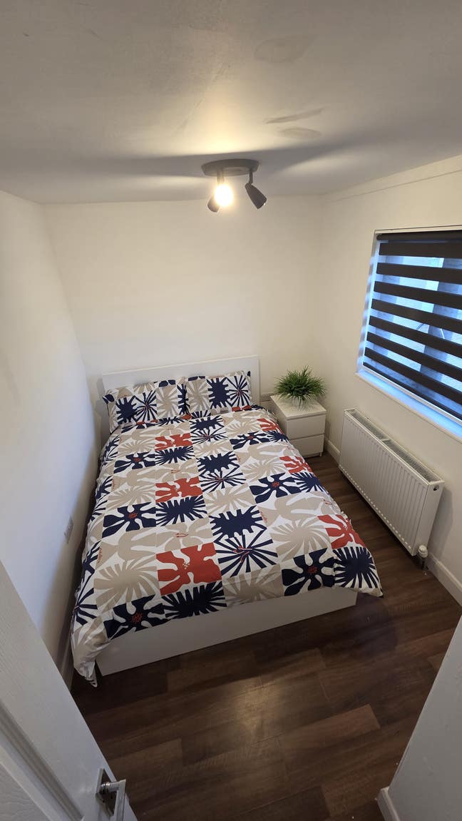 Ladies: Single Room in Colindale Main Photo