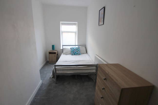 Double Room available in a lovely House share Main Photo