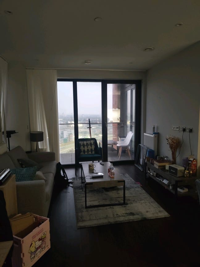 Modern 2-Bed Flat in Canary Wharf – Spacious,  Main Photo