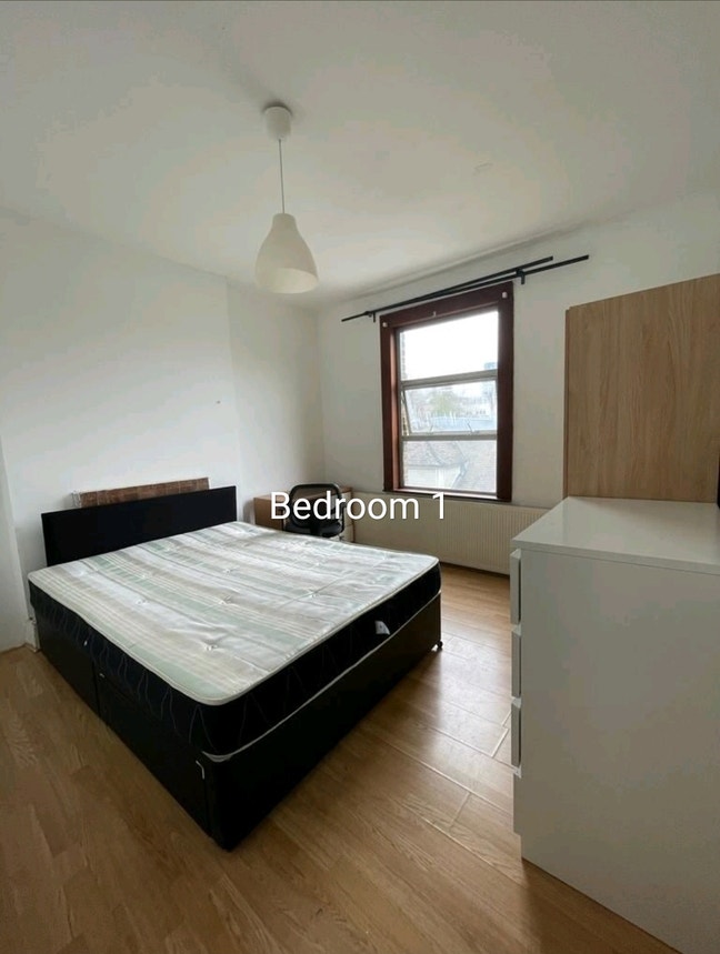 You'll fit right at home in this bright flat. Main Photo