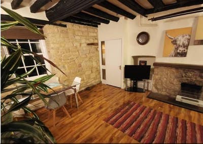 Large room Mon- Fri with  games room Main Photo