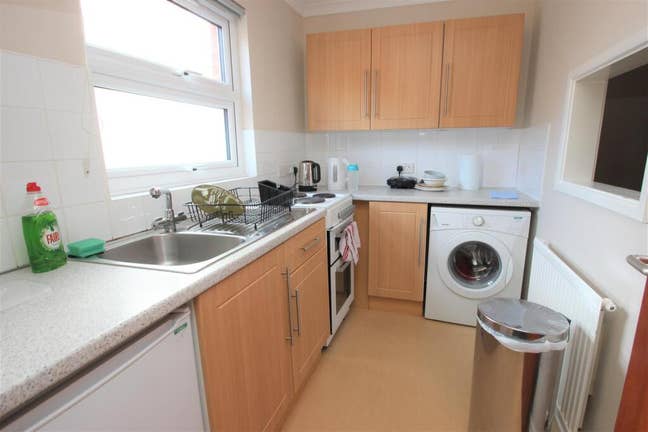 Two Bedroom Mid-Terrace Student House with Downsta Main Photo