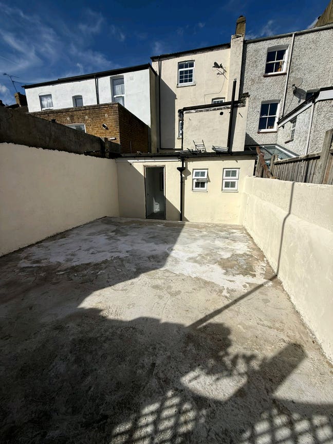 Triple Room Fully Furnished  Main Photo