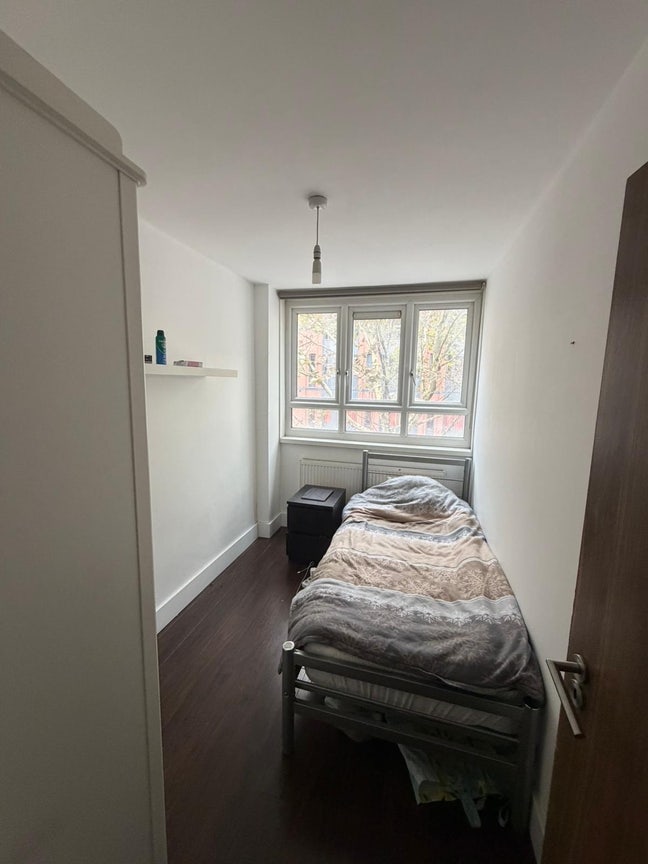 Short Term Single Room - Central Location Main Photo