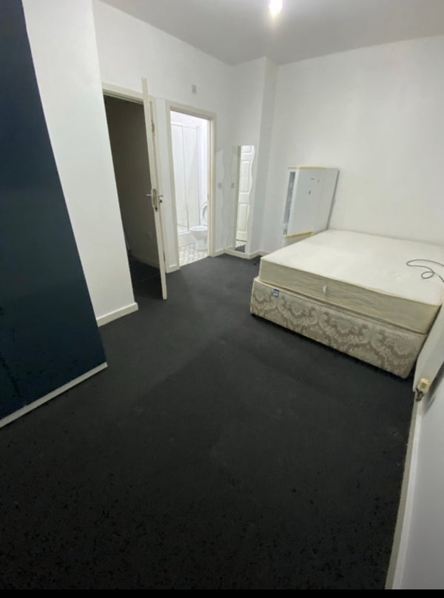 Ensuit Room  Main Photo