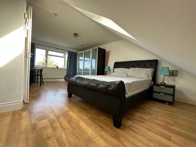 Big double room ensuite in Willesden Green Main Photo