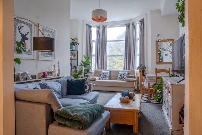 2 Bedroom Flat near Town Centre  Main Photo