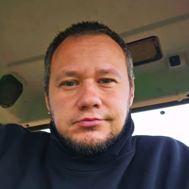 Professional Male seeks a double room or single ro Main Photo