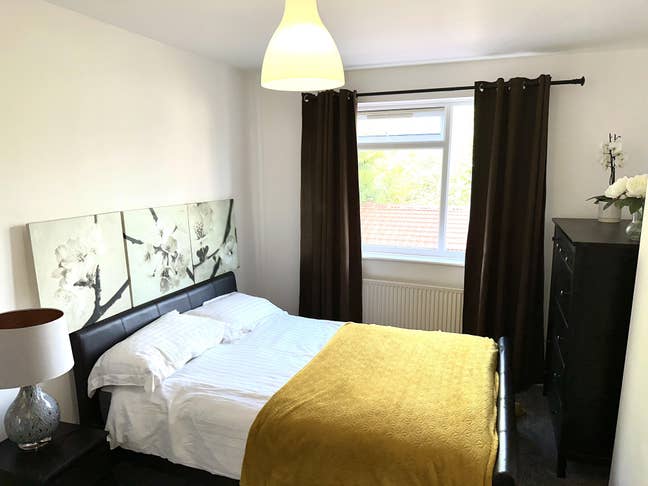 Large Cozy Double Room with Private Bathroom  Main Photo