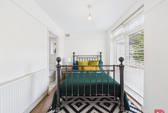 Double Rooms to Let -  Main Photo
