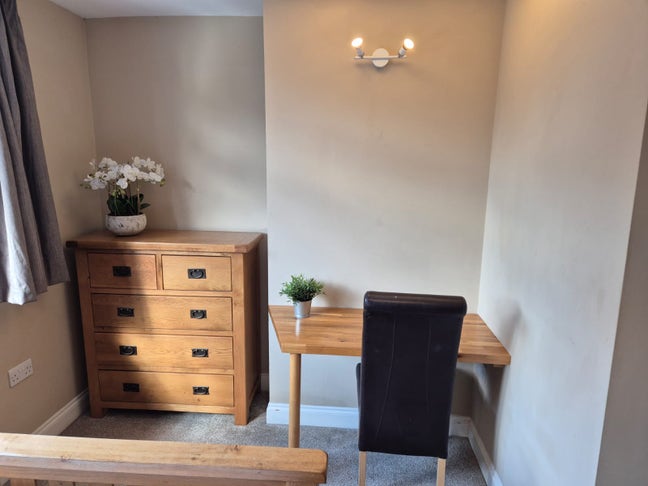 Beautiful Six bed Shared House  Main Photo
