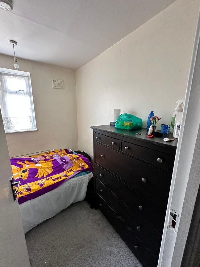 Looking for a flatmate Main Photo