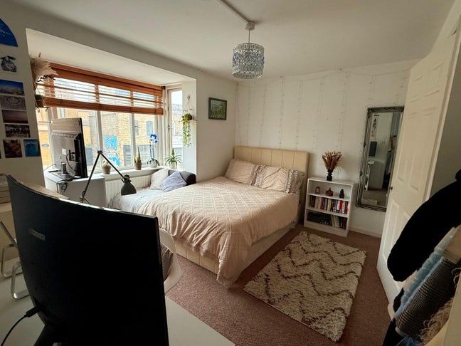 Great home by Vicky Park Main Photo