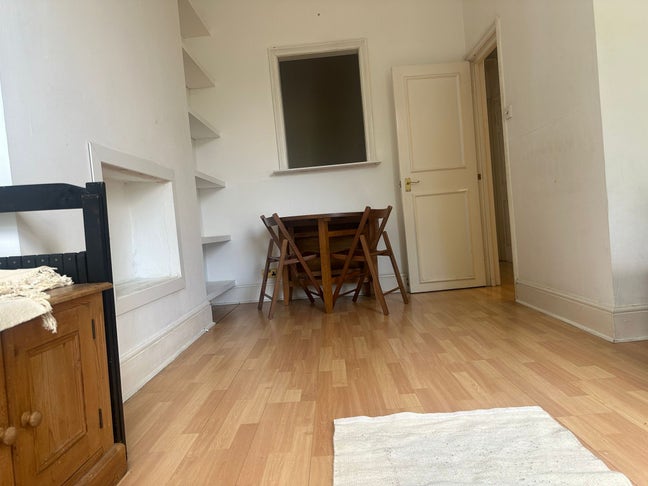2 bedroom flat in Hammersmith  Main Photo