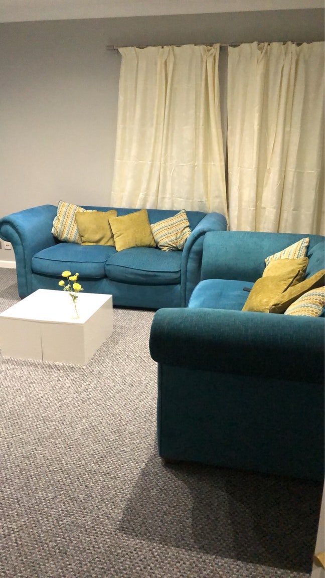 Luxury 2-Bed, 2-Bath Flat Near Hounslow Bus Garage Main Photo