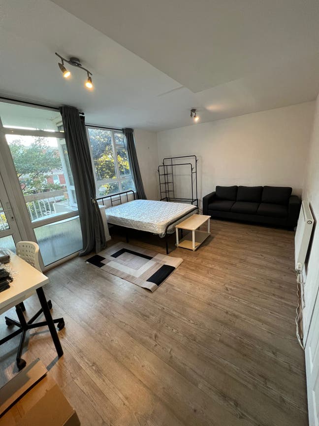 ** Stepney Green ** 3 Double Rooms In Same Flat ** Main Photo