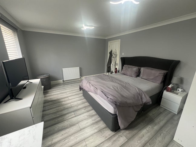 Large double room & private bathroom  Main Photo
