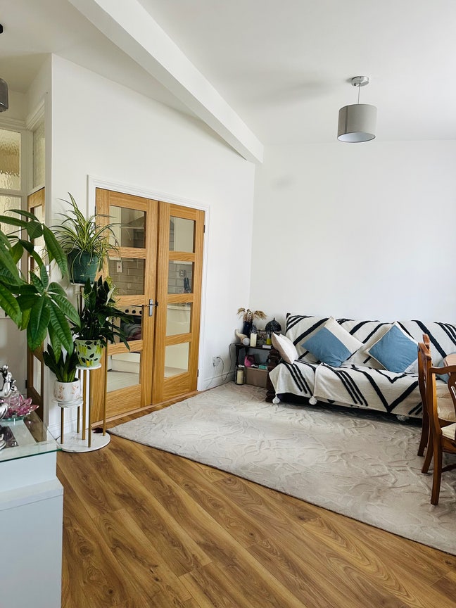 Double Room Available Immediately- Canning Town Main Photo