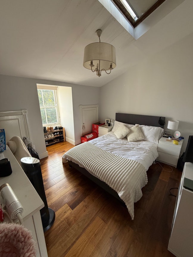 Spacious Double room available in Clapham North Main Photo