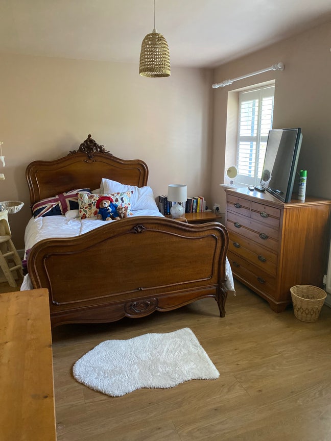 Double room for one in fantastic village road Main Photo