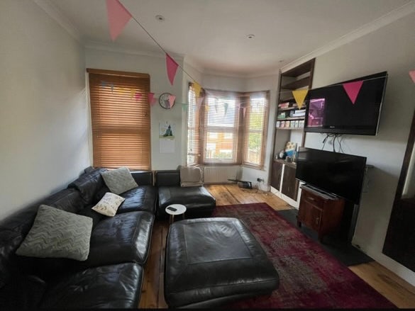 2 Rooms in Putney available! Main Photo