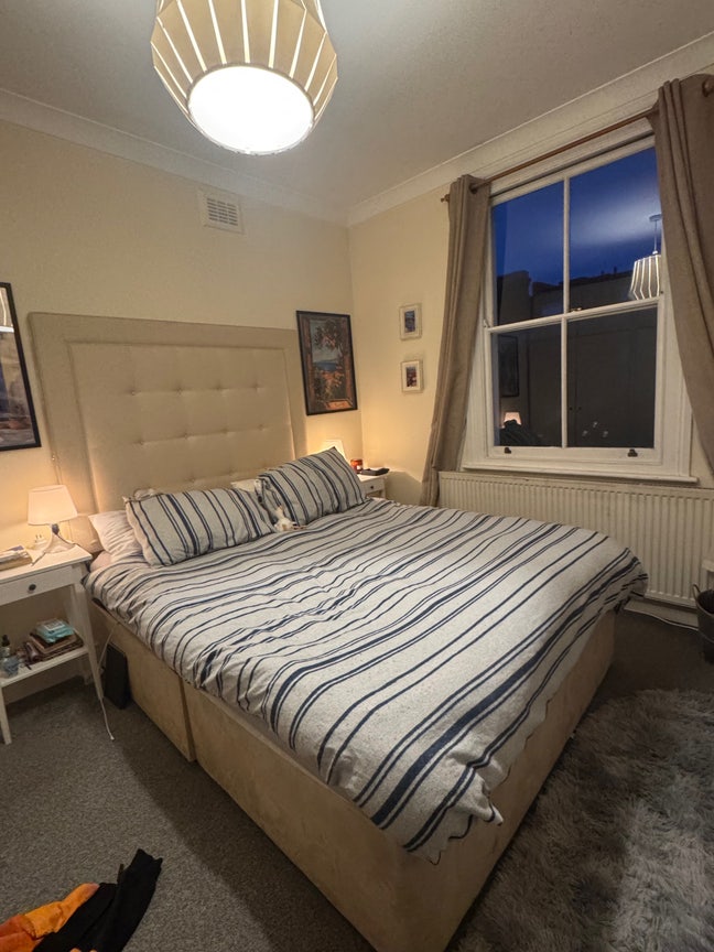 Large double room in Clapham South  Main Photo