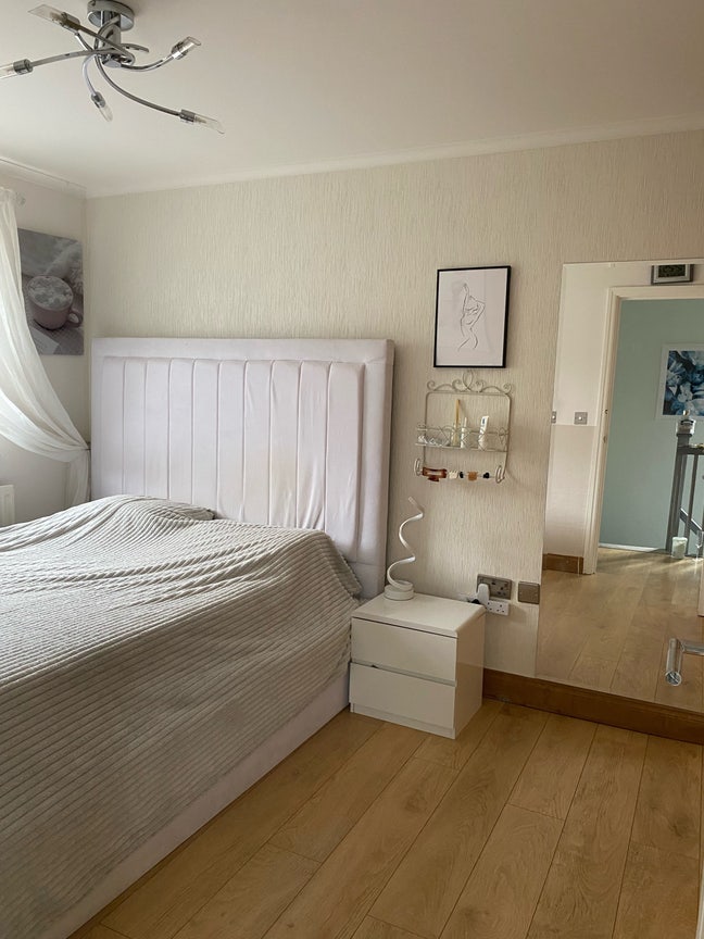   Double room to rent. Cosy and quiet area  Main Photo