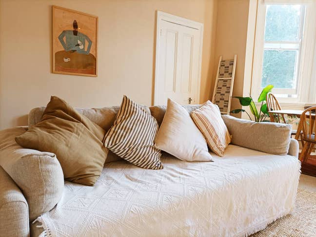 Bright and airy, large 1-bedroom flat Main Photo