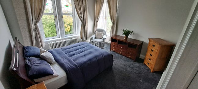 Large King sized bedroom Main Photo