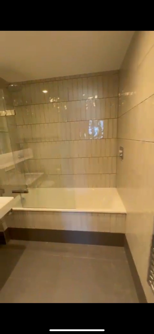 Looking for female roommate in a double room Main Photo