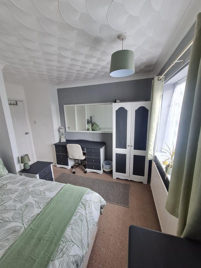 Double Rm, Quiet, Homely feel - shrub End Main Photo