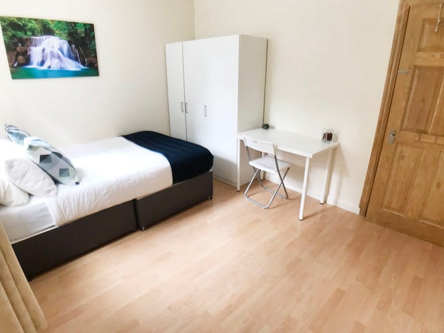Extraordinary Huge Double Room in Graceful Flat Main Photo