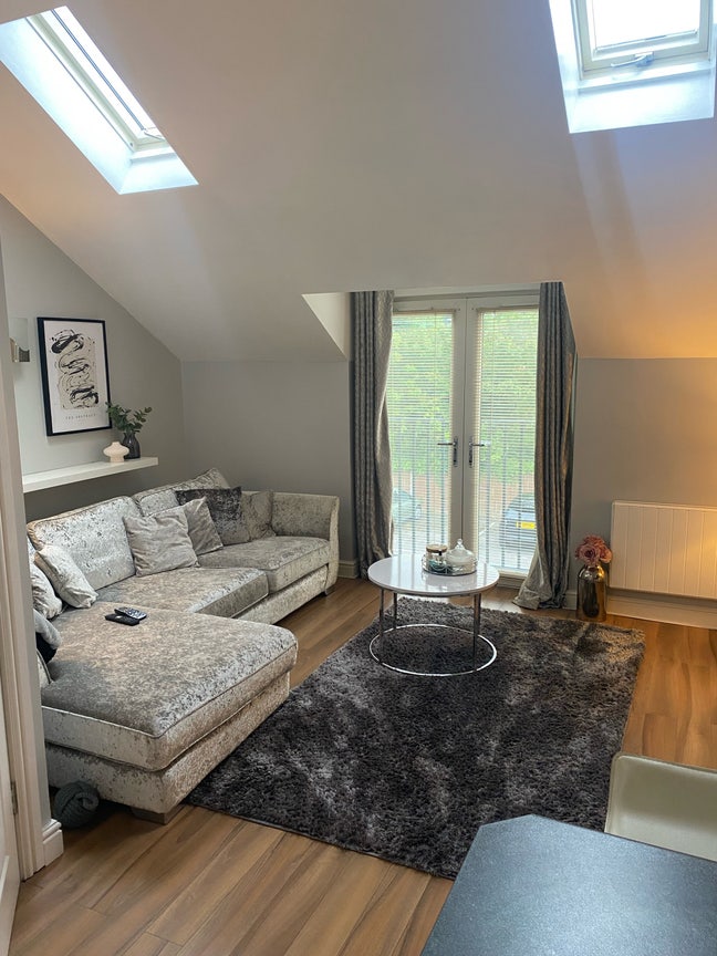 Double Bedroom in Modern Apartment  Main Photo