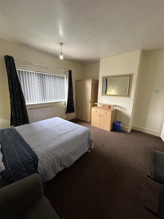 House share in Oldbury. B68 0NU Main Photo