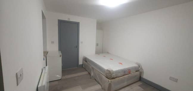 Studio Flat in Harrow HA14XG Main Photo