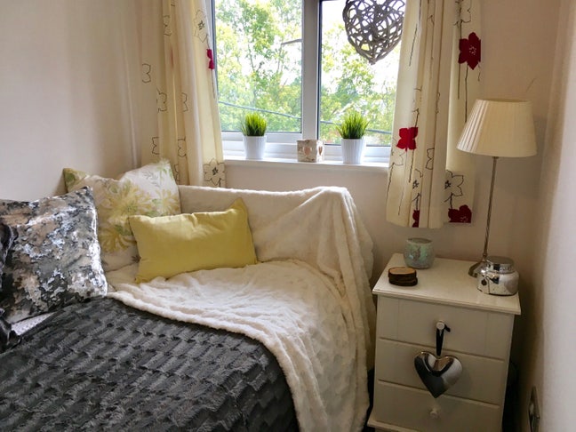 Single room 5 min walk to town centre, parking  Main Photo