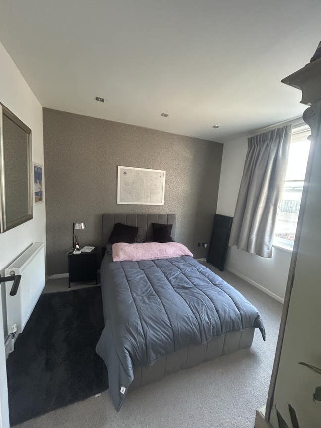 Great large double bedroom  Main Photo
