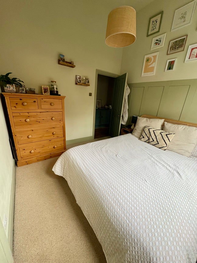 Bright Double Room in 2-Bed Flat with garden Main Photo