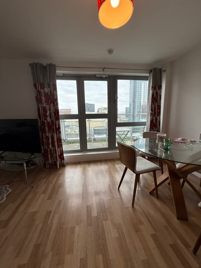 Double Bedroom - Cardiff City Centre  Main Photo