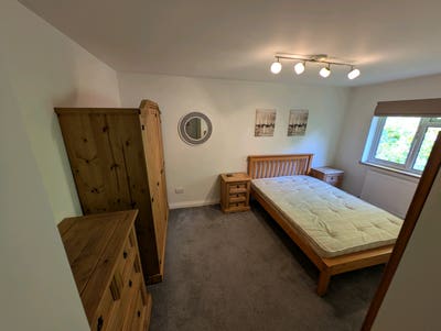 Large double bedroom available fully furnished. Main Photo