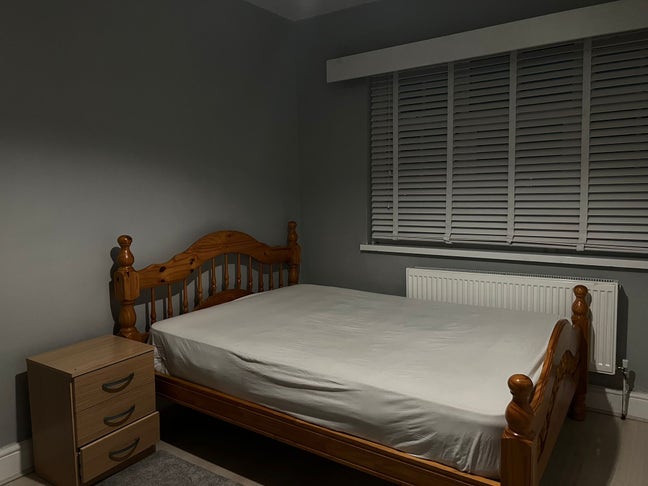 Spacious room for Singles in Neasden Main Photo