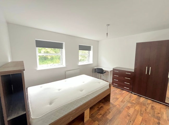 3 bedroom shared house Main Photo