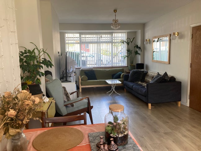 November Sublet - SMALL ROOM in friendly home  Main Photo