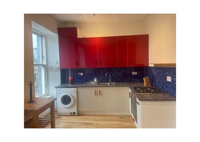 Cool two bedroom maisonette flat on 2 floors  Main Photo
